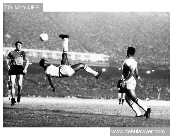 足球明星的崛起与演变：从草地少年到全球偶像的传奇旅程